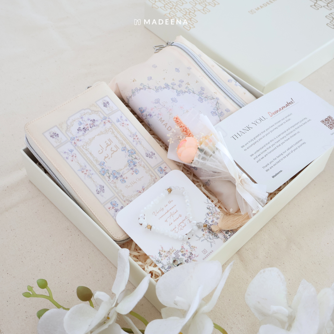 Madinaquran - Hampers al Quran & Sajadah & Tasbih Bright Package (Mushaf ukuran kecil A6 )
