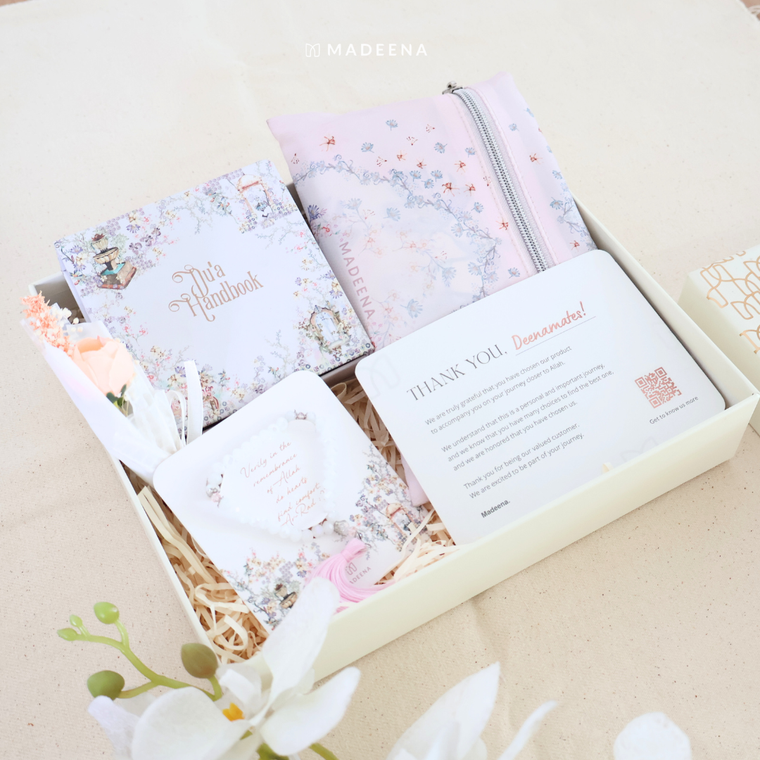 Madinaquran - Hampers Set buku doa, Sajadah & Tasbih Bright Package