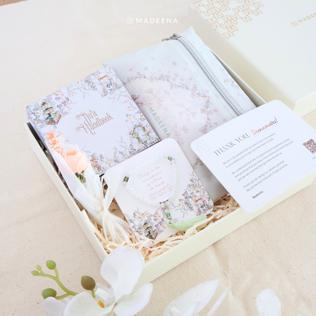 Madinaquran - Hampers Set buku doa, Sajadah & Tasbih Bright Package