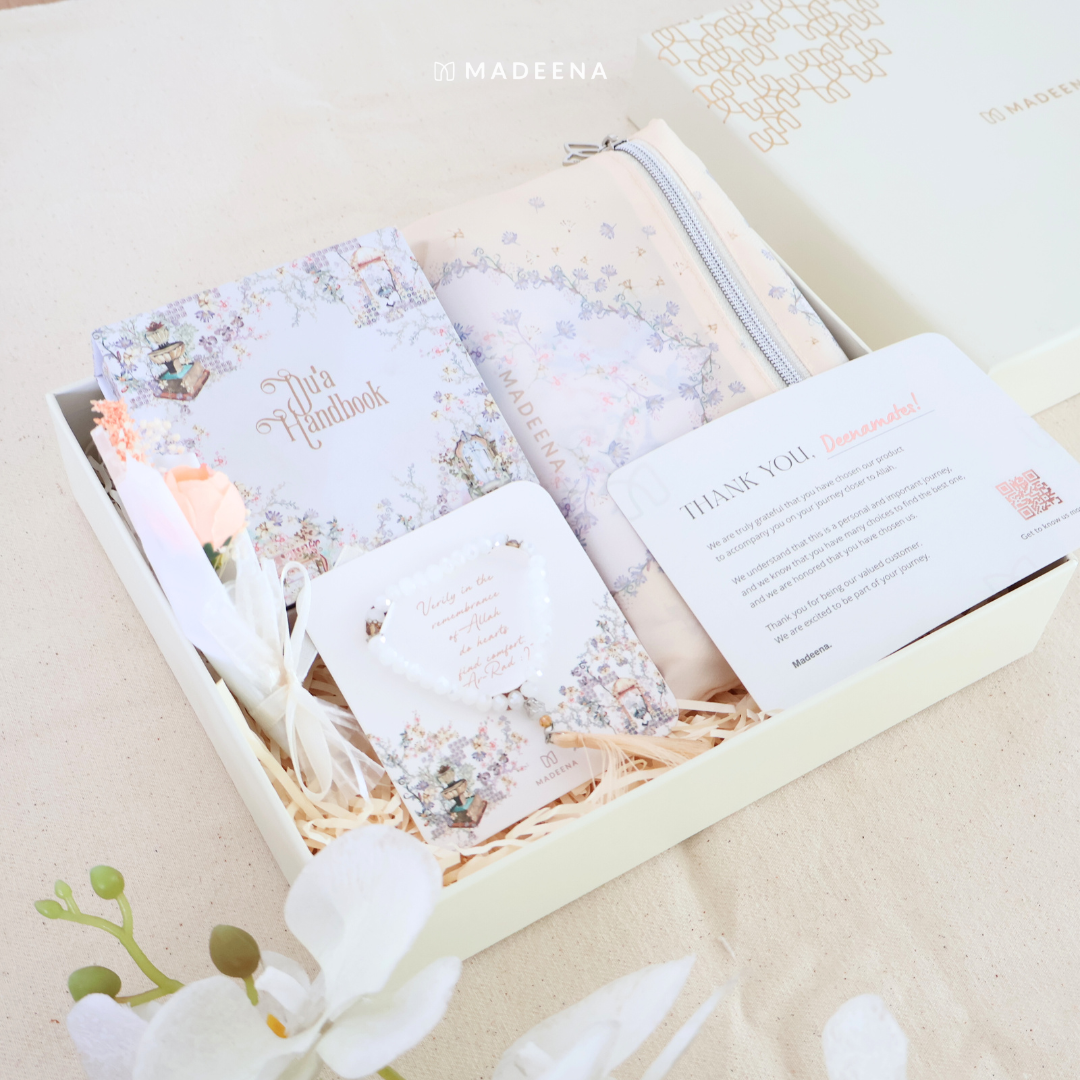 Madinaquran - Hampers Set buku doa, Sajadah & Tasbih Bright Package